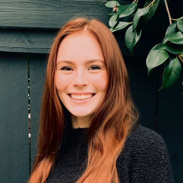 Julia Woods Headshot